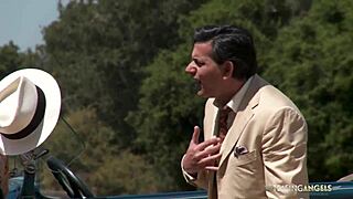 Шалавые подруги групповухой трахаются дико на улице с большими сиськами!