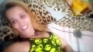 fazendo tatuagem de calcinha puxei de ladinho so pra mostrar meu cuzinho e a buceta pro tatuador ele perdeu a concentracao e parou de tatuar alemao tatuador