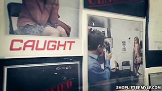 अधिकारी ने गोरी की मीठी चूचियों का मज़ा लिया, जंगली थ्रीसम एक्शन में!