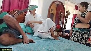 Индийская деревенская жена, ты трахаешься на глазах у мужа?