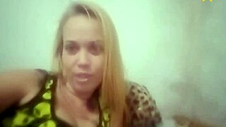 fazendo tatuagem de calcinha puxei de ladinho so pra mostrar meu cuzinho e a buceta pro tatuador ele perdeu a concentracao e parou de tatuar alemao tatuador