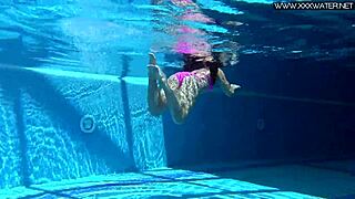 Jessica Lincoln Shows Big Tits And Ass In Bikini While Bathing Underwater Intensely