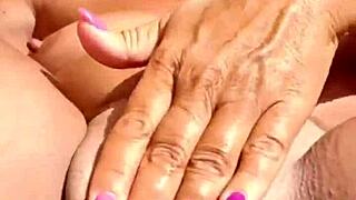 Voluptuous pussy of stunning MILF is a very satisfying thing to rubdown