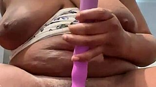 A creamy finish to amateur girl's solo orgasm