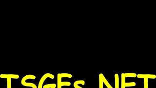 Pasi fúrja a shemale szűk seggét hatalmas rúddal