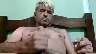 I have the desire to cum in this gay close up scene