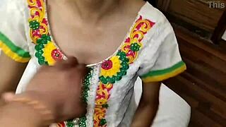 Indians desi bhabhi seduce electrician and get fucked hard