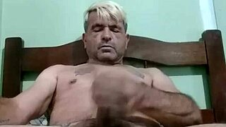 I have the desire to cum in this gay close up scene