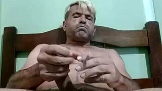 I have the desire to cum in this gay close up scene