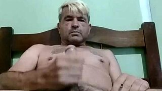 I have the desire to cum in this gay close up scene