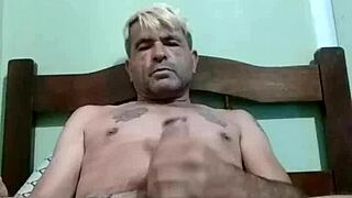 I have the desire to cum in this gay close up scene