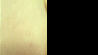 Hei, katso kun squirttaan kovaa tällä dildolla! Yksinäinen BBW-mummo himoitsee hardcore-orgasmia!