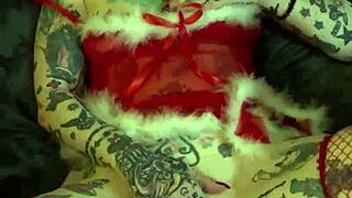 Milf Achieves SOLO ORGASM During Christmas