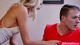 Emma Hix Gives Blowjob for Presidency!