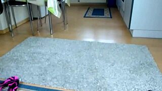 Sultry heels and twerk: Big booty on webcam, a showcase of