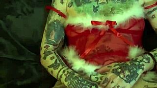 Milf Achieves SOLO ORGASM During Christmas