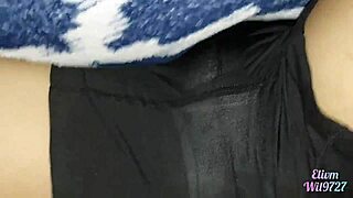 يا، لما بتابع بنتي الغير شقيقة، كسها الحلو بيشد انتباهي، عاجبك؟