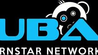 Alison ja Vanessa Cage nauttivat kuumasta lesbopennusta ennen halloweenia