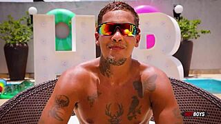 novinho tatuado me arrombou