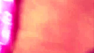 אירופית חובבנית נהנית למוצץ קוק קשה בשביל עונג אינטנסיבי