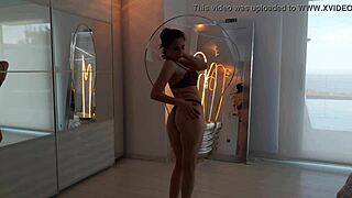 Antonia Sainz hace striptease sexy bien caliente