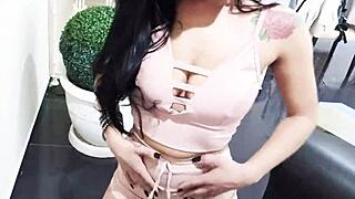 delivery girl carol corrales fucks client to keep wrong package