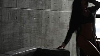 Belas modelos amadoras dançam em compilação erótica