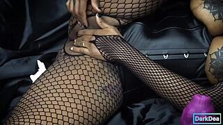 A kinky cream pie fetish session with Dominatrix Dark Dea