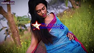 Min varme bengalske kone i sari viser tykke brystvorter.