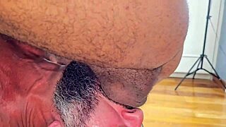 'carioca socou fundo no mineiro' daddy deepthroats anal.