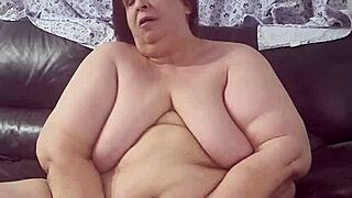 Coolmarina Shares Her Mature Feet in Casual Setting