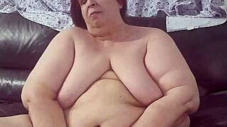 Coolmarina Shares Her Mature Feet in Casual Setting