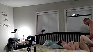 Milf blonde slimthick Vic yang tak tertahankan nikmati pertemuan santai