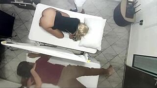 Hustru knullad under parmassage-filmning