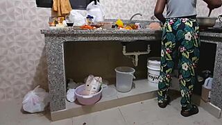 the cook invites me to play while cooking for the boss 😊