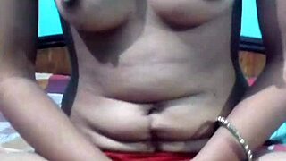 Kavita Removes Her Dress in Indian Webcam Milf Show