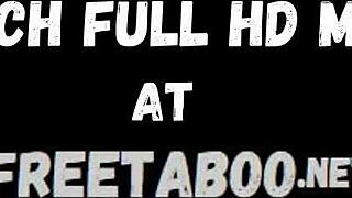 Üvey baba gizlice girip lezbiyen ikiliyi ateşli FFM üçlüde beceriyor