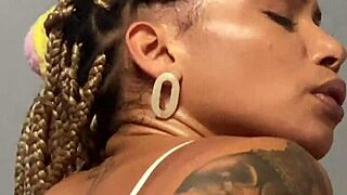 Giovana Bombom Teaches Intense Solo Masturbation In Shop