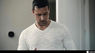 Tăticul vitreg mă blochează și mă ia tare