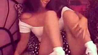 Horny cam slut masturbates with dildo on nude webcam!