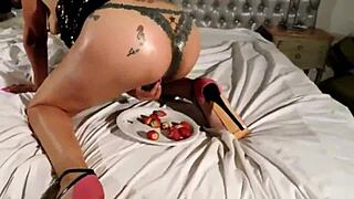 Bored whore starts orgy online 😈