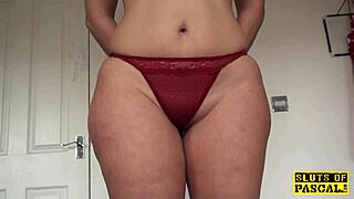 Mature British cougar spreads legs for intense fingering