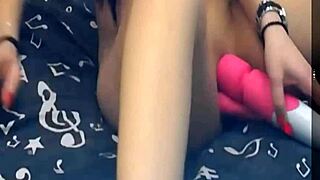 One girl, two vibrators: A steamy webcamshow