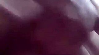 me grabe en la ducha y me masturbo para m� vecino