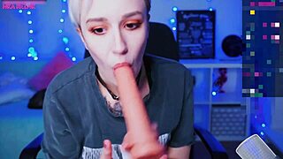 Short-haired teen 18+ webcam slut sucks dildo suggestively.