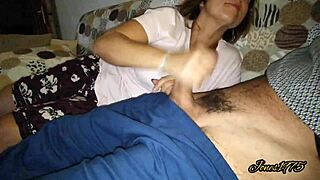 questa moglie matura adora sentire la sborra colare sulla faccia