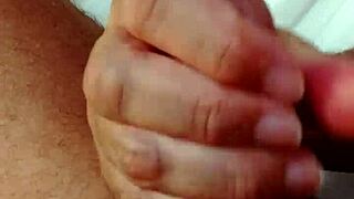 flasher masturbates for valeria suggestively