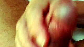 flasher masturbates for valeria suggestively