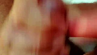 flasher masturbates for valeria suggestively