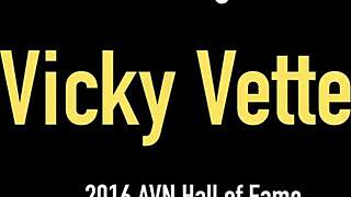 Blonde cougar Vicky Vette devours Kendra James' big pussy with dildo thrusts